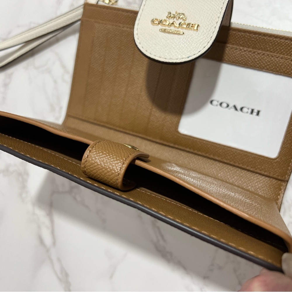 NWT‎ Coach Ivory Leather Wristlet/Phone Wallet - Picture 6 of 11
